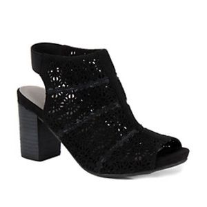 Yellow box, brand new, size 10